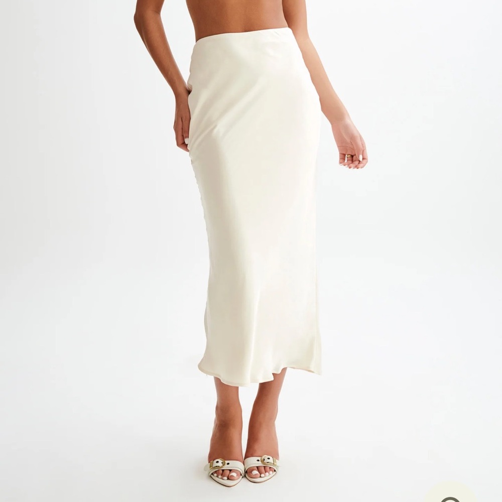 Elegant White Midi Skirt